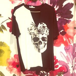 Skull shirt rock n roll vibes L